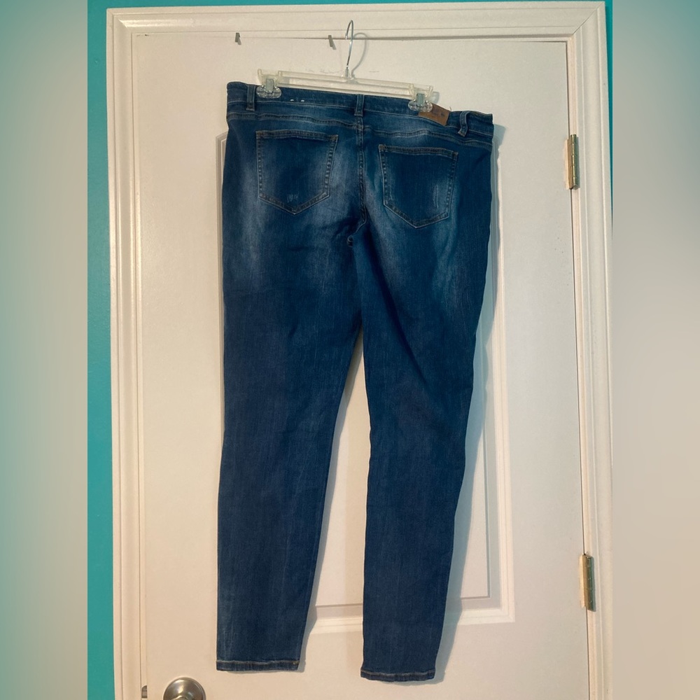 Distressed Jeans - Picture 4 of 6